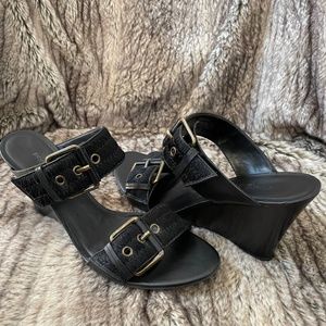 Black wedge 9B with usable adjustment straps & buckle's